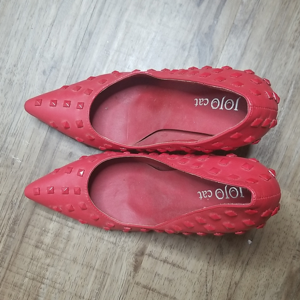 Red detailed pumps in eur size 40
